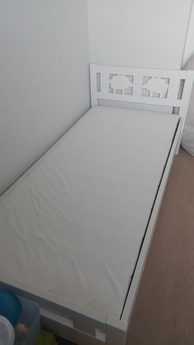 Łóżko dziecięce z materacem