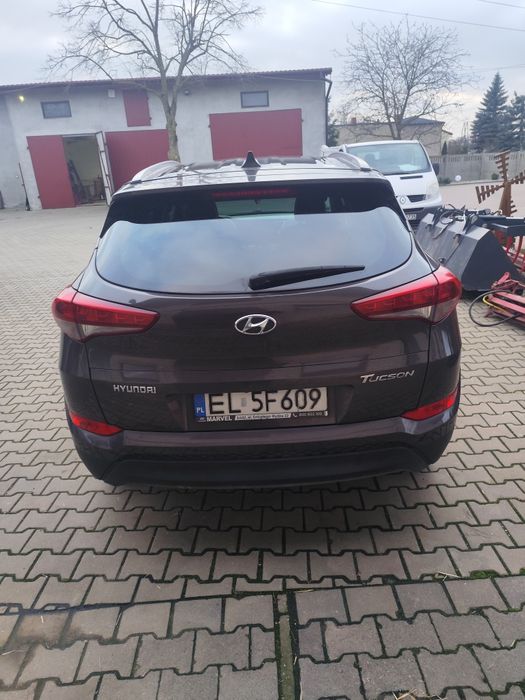 Hyundai Tucson     .