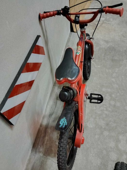 Bicicleta de criança roda 16" CARS MCQUEEN (como nova)