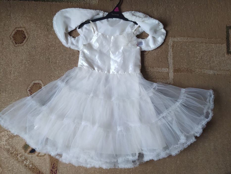 Сукня святкова біла для дівчинки 6-8 років