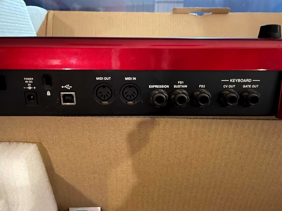 Akai Max49 Advanced Controlador USB/MIDI/CV