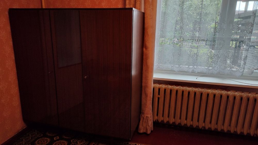 Szafa ubraniowa PRL na wysoki połysk