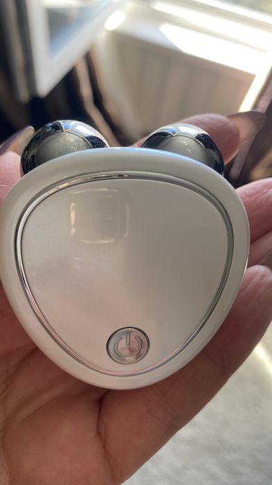 Мікрострумовий массажер для обличчя проти птозу і інших ознак старіння