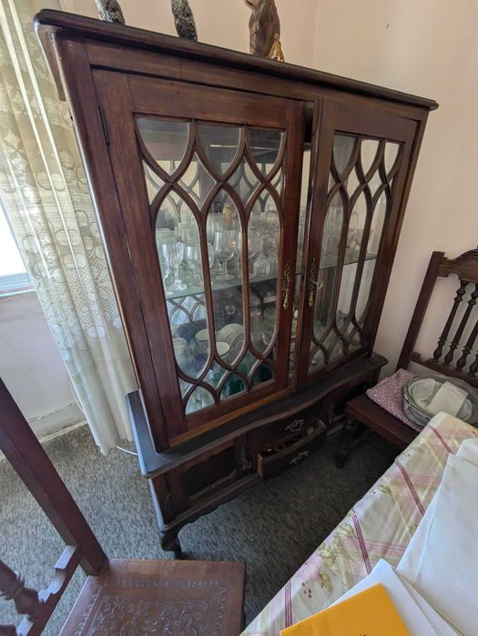 Mobília antiga para restauração em bom estado