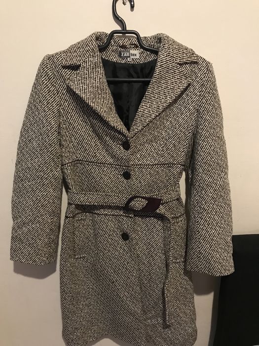 Plaszcz damski z paskiem