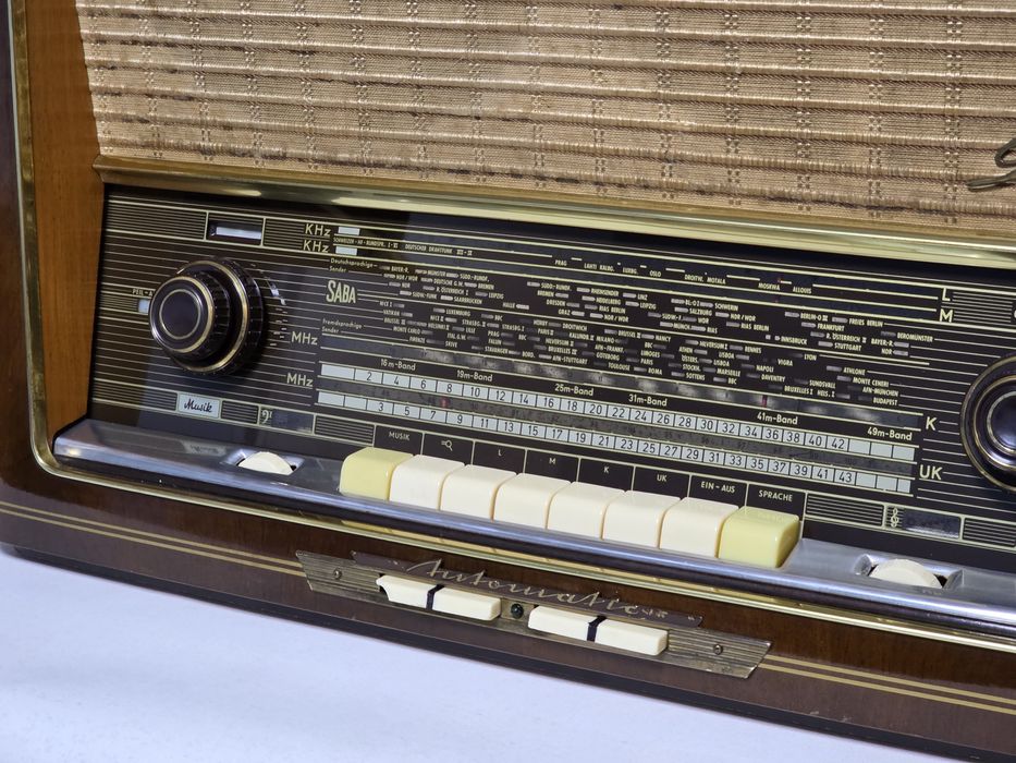 Rádio antigo reparado SABA