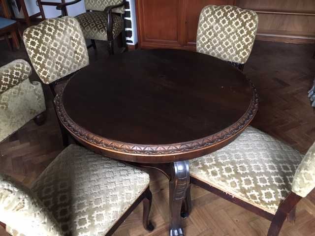Bom conjunto clássico! mesa&cadeiras, poltrona e sofá no mesmo estilo