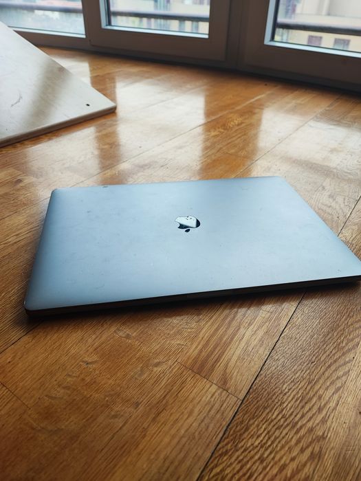 MacBook Pro (16-inch, 2019)