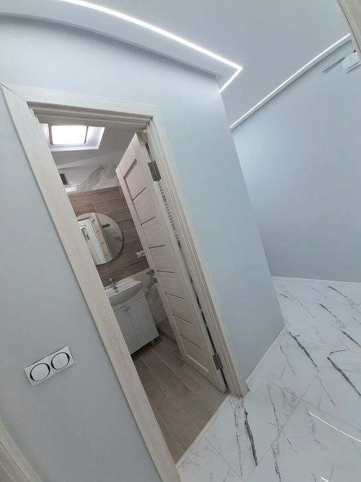 Подобово 2-х кiмнатна Центр поруч обласна лiкарнья