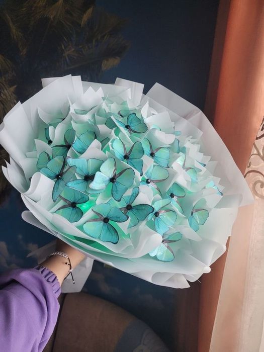 Букети з метеликами