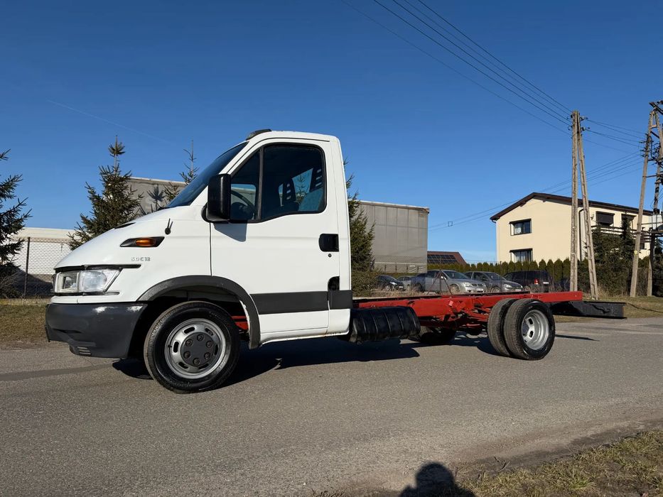 Iveco 50C13 * 2.8 / 130KM * Rama do zabudowy * Rozstaw osi: 3.7m *  Możliwość zabudowy * D.M.C. 3.5t * Kat. B
