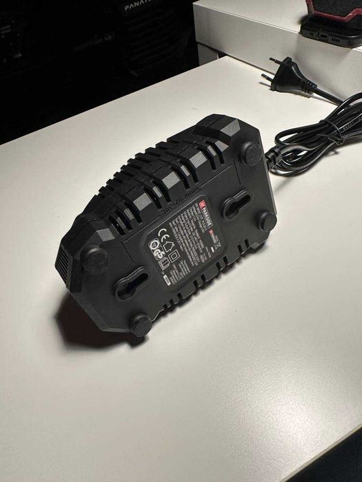 Bateria 20V + Carregador Parkside com manuais