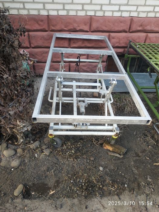 Стіл металевий на колещатах