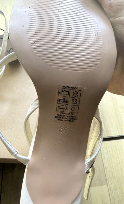 Buty na obcasie/damskie