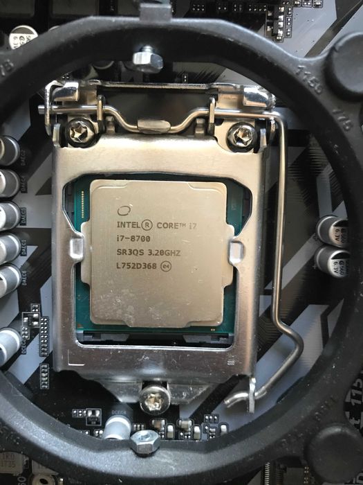 Процесор Intel core i7 8700 1151v2