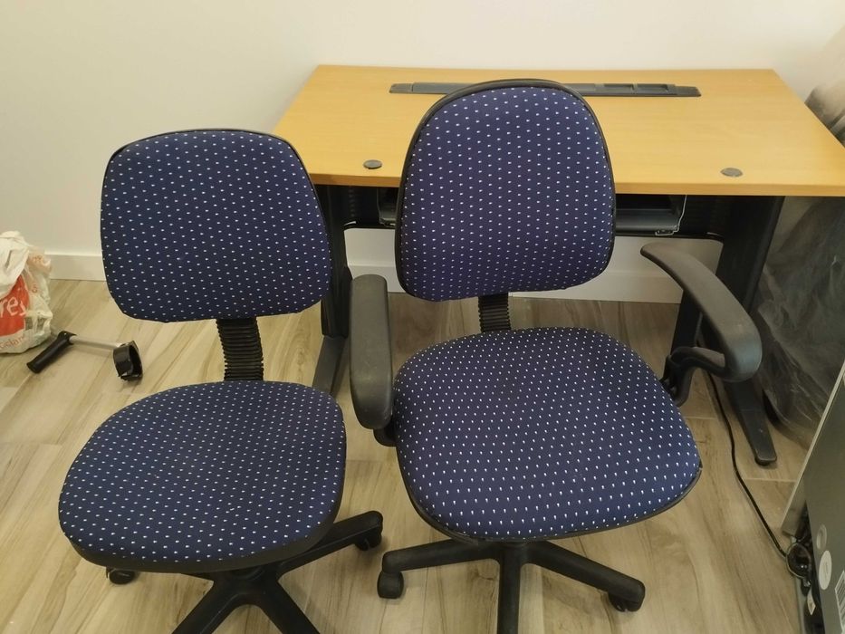 Secretária + 2 cadeiras