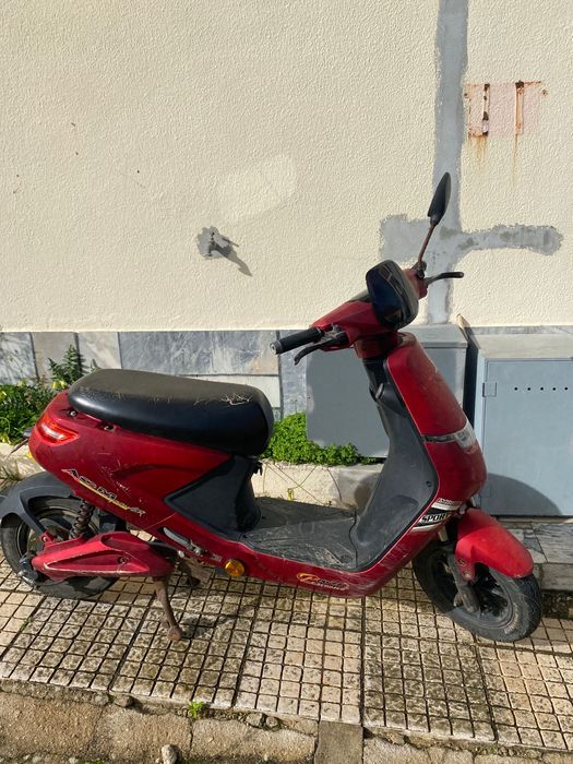 Scooter elétrica semi nova