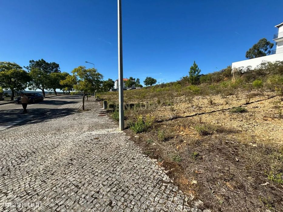 Lote de terreno  para  construção de Moradia Geminada