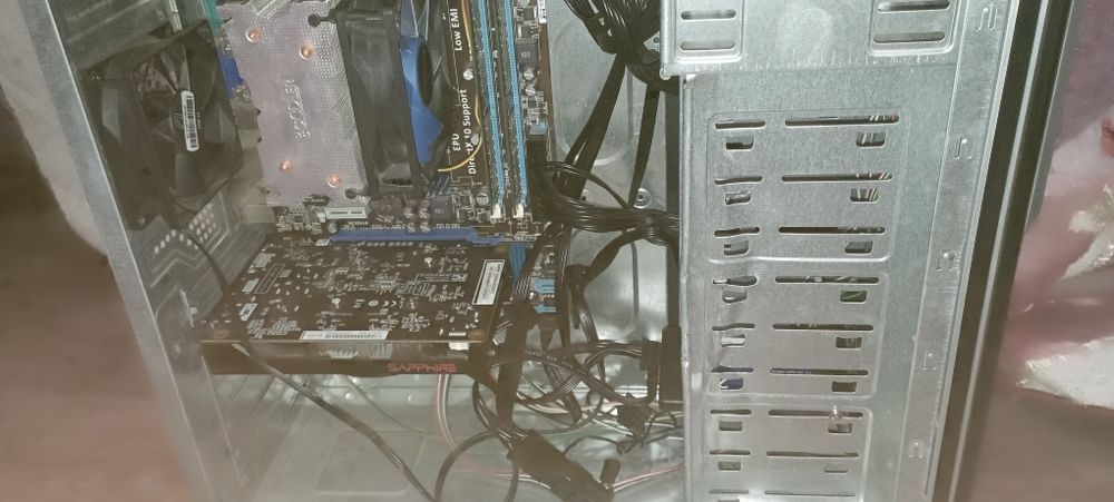 Бомж пк могу подкинуть монитор