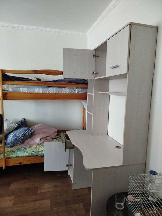 Стіл дитячій письмовий з надбудовою