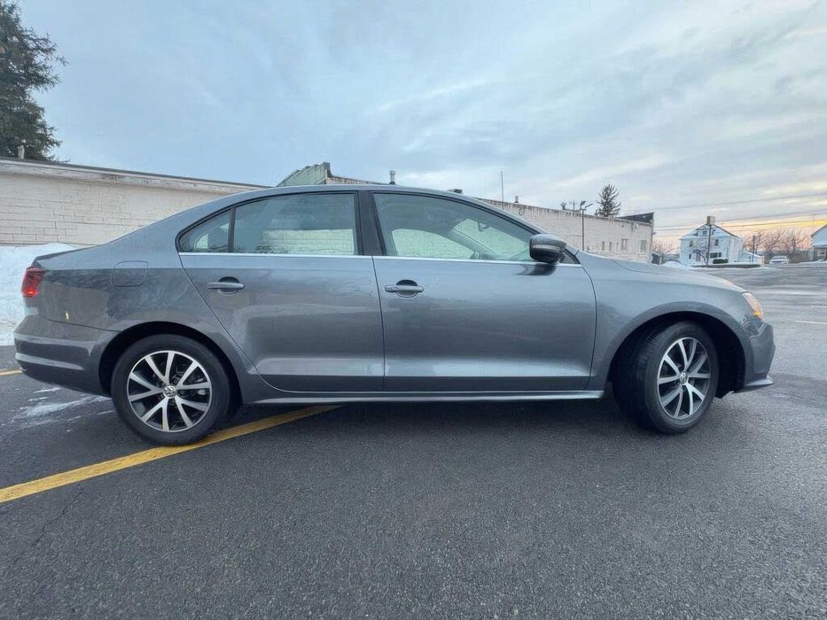 Volkswagen Jetta Sport      2016