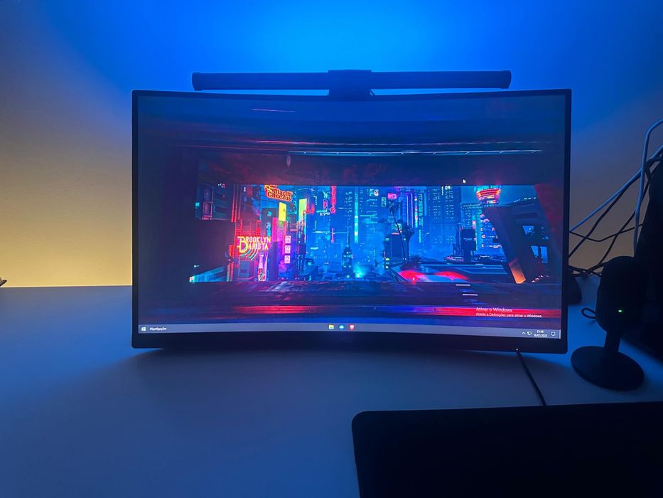 Monitor Curvo AOC Gaming C27G2ZE VA 27" FHD 16:9 240Hz FreeSync - C27G2ZE/BK