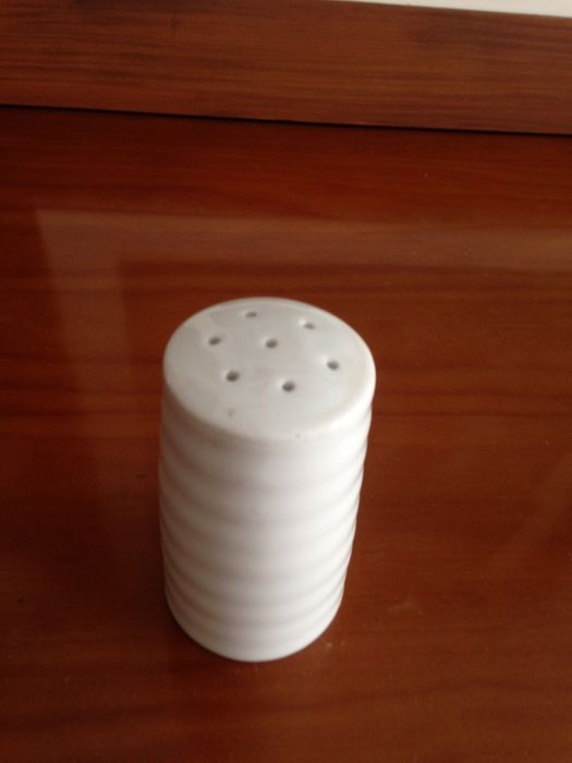 saleiro, chávenas, pote, etc...