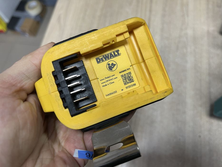 Dewalt DCF892 / безщітковий гайковерт Девольт 1/2» 1084Нм