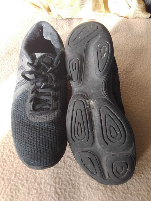 Чоловічі кросси б/в ,. розміри 43- 44- 28.5 см