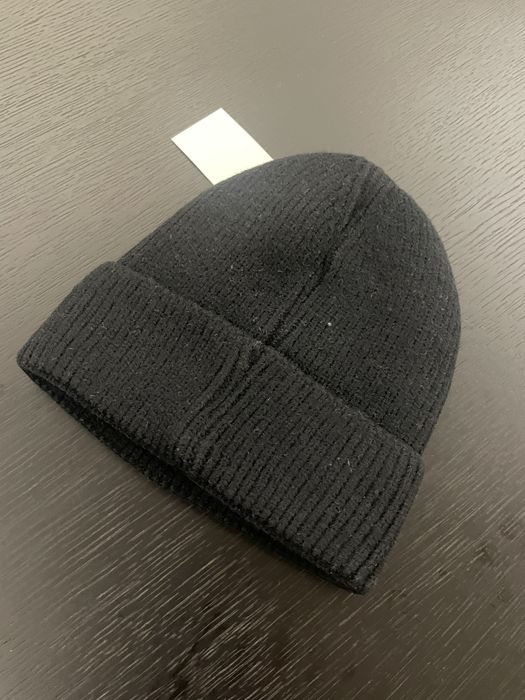 Gorro preto com detalhe vermelho Ami Paris