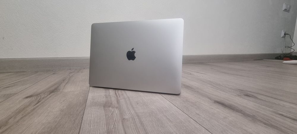 MacBook Pro a1708 (13-inch, Two Thunderbolt 3 Ports 8/128).