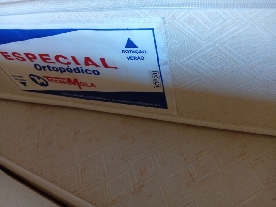 Cama de casal completa com os colchões