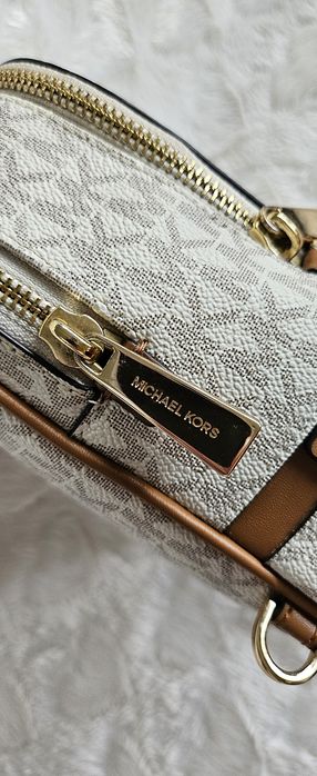 Sprzedam Śliczny plecaczek Mini rhea firmy Michael Kors 

Plecacze