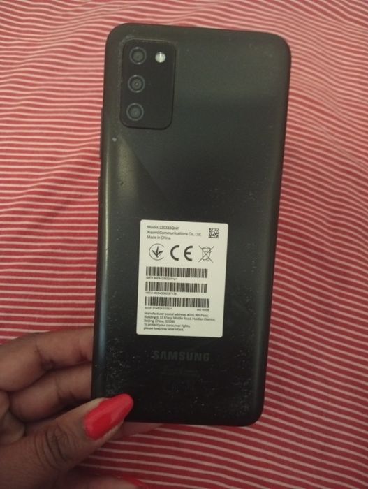 Três telemóveis em ótimo estado