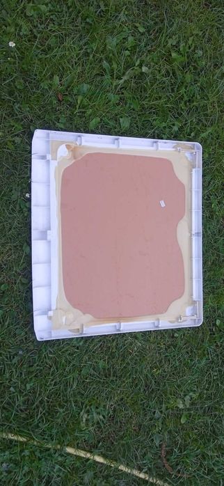 Blat plastikowy biały bardzo dobry stan , idealny na stolik 60x54x3cm