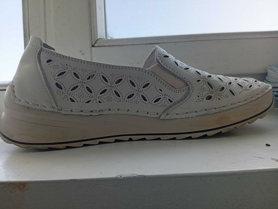 Шкіряні жіночі мешти