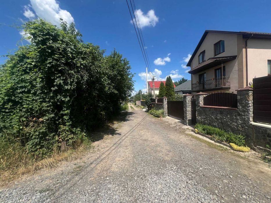 Продаж ділянки в селі Березина