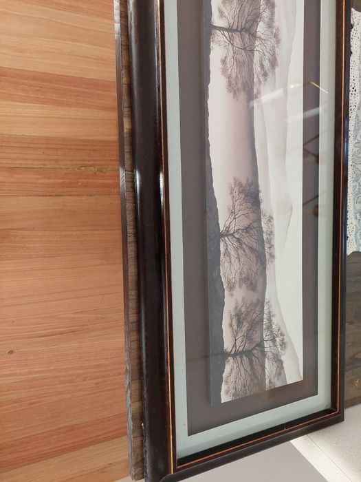 Quadro rectangular em tons de castanho