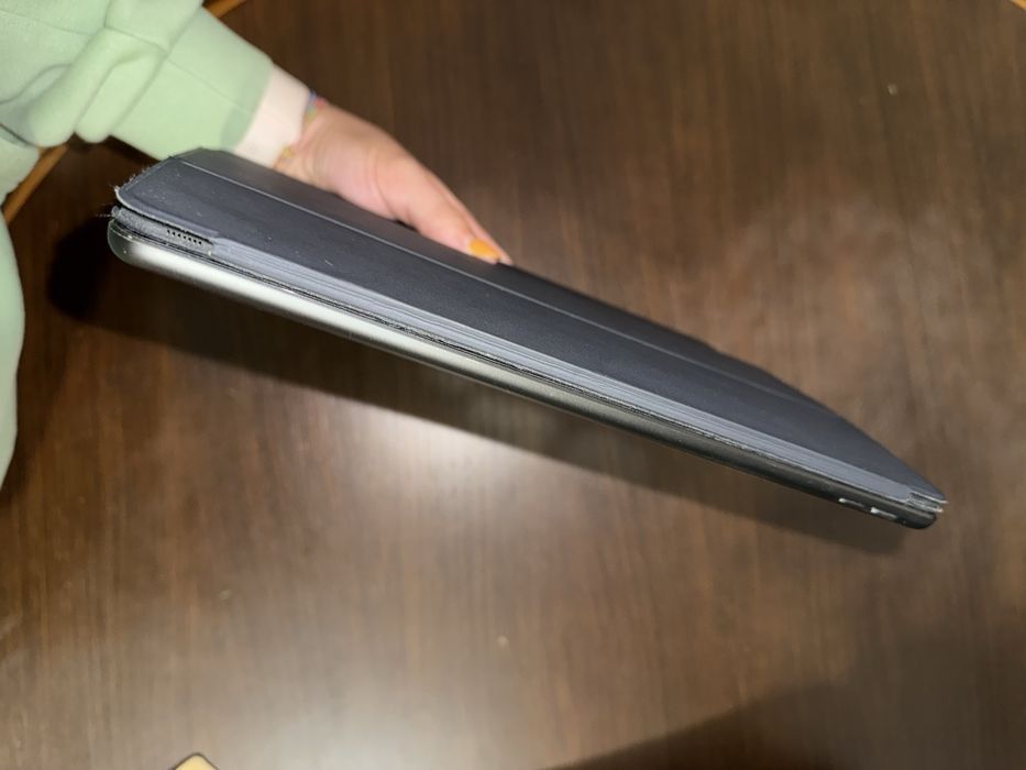 Capa/teclado 9.ª geração e anteriores