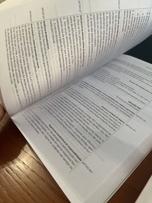 Livros Código de Trabalho e Constuição Portuguesa