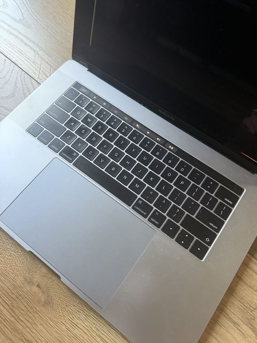 MacBook A1707 uszkodzona matryca