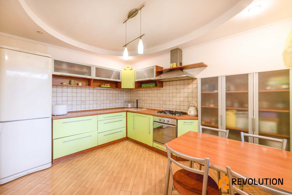 Без комісії. Продаж 3кім. квартири з ремонтом біля метро Васильківська. Ваучер, дмж, Голосіївський район