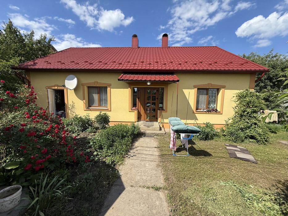 Продам чудовий 3-з кімнатний будинок із власною ділянкою, в центрі с. Чагор.