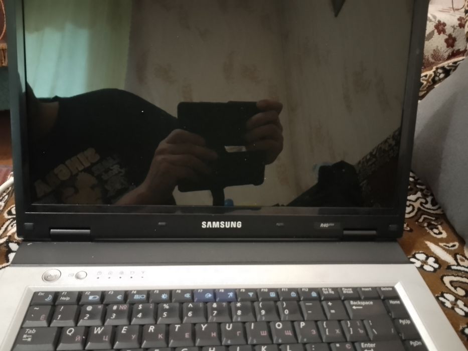 Продам ноутбук Samsung повністю робочий  без зарядного пристрою
