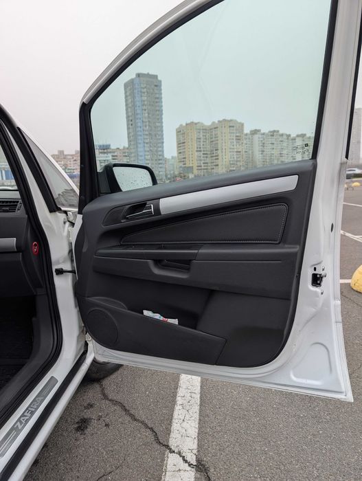 Продам Opel Zafira B