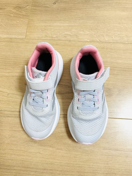 Сірі текстильні дитячі кросівки для дівчаток adidas RUNFALCON 3.0 EL K