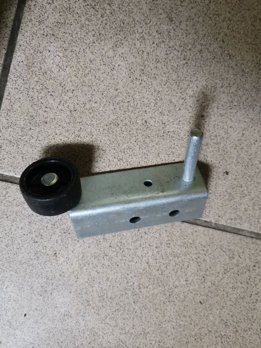 rolka boczna z bolcem