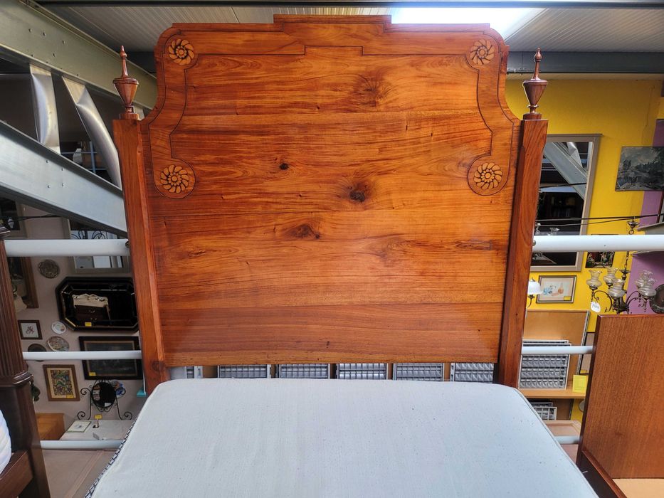 Cama de solteiro estilo D. Maria - Com estrado e colchão - óptimo