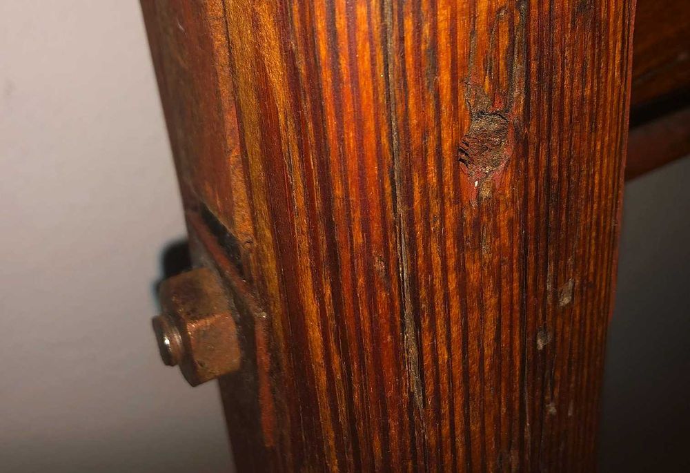Toalheiro feito com escada antiga