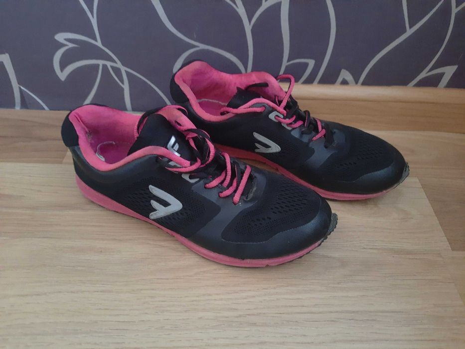 Lekkie buty damskie 4F roz. 38